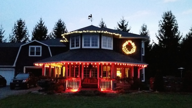 Tried and true tips to get your holiday lights up and shining outside.