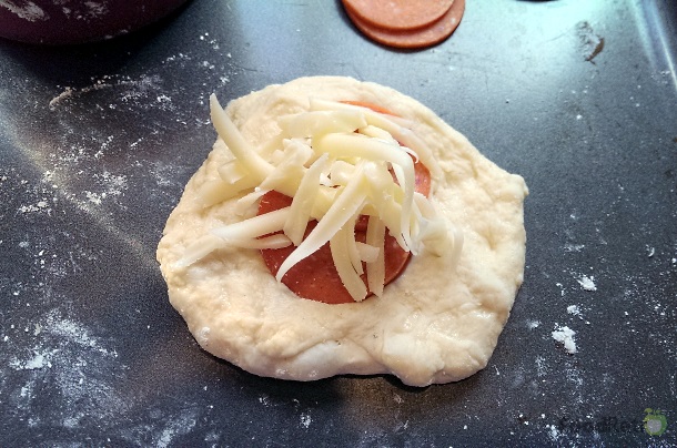 These easy-to-customize and super fast pizza pocket snacks are a great way to keep friends and family fed after school or while watching the game!