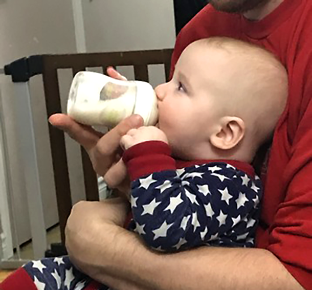 Taking 5 minutes for yourself can make all the difference in making breastfeeding work for your family, and passing off a feeding is a great way to make time. | AD | NUK | YMC