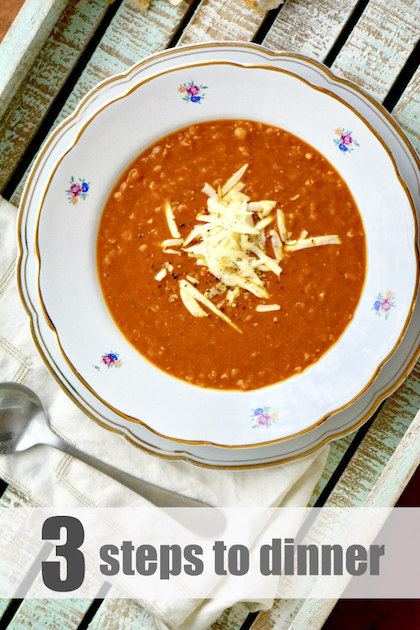 This Spicy Tomato Lentil Soup recipe is delicious, low fat, and healthy! Because you will blend it at the end, it takes almost no time to put together - so easy, you don't even have to chop the vegetables. | YMC | YummyMummyClub.ca