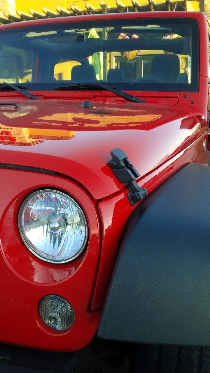 2014 Jeep Wrangler hood latch