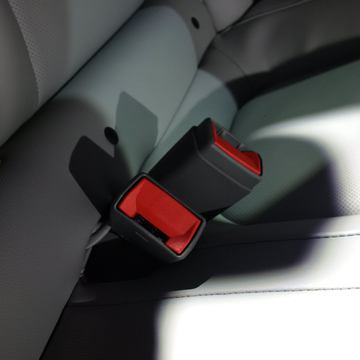 2016 Chevrolet Volt seat belt buckle - Considering an electric car? Put the Chevy Volt up on your list. Here's some of the great features that come with the 2016. | Cars | YummyMummyClub.ca