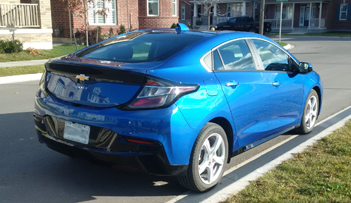 2016 Chevrolet Volt side profile - Considering an electric car? Put the Chevy Volt up on your list. Here's some of the great features that come with the 2016. | Cars | YummyMummyClub.ca