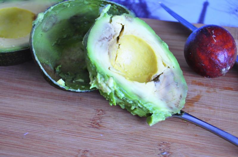 avocado, how to open, instructions, tips, Around The Table, Katja Wulfers