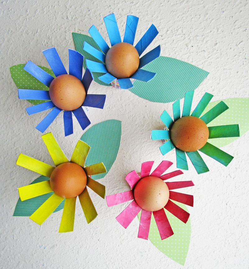 Kick your Easter decor up a notch with these DIY toilet paper roll Floral Egg Holder crafts that your kids will have a blast making | Art | YummyMummyClub.ca
