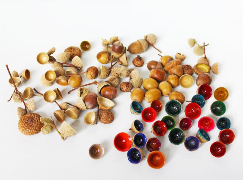 These sweet little jewels are lovely on their own or can be used for crafting projects such as necklace charms, wreath embellishments or nature bracelets. My daughter even uses them as decorations when she makes fairy houses.  Turning acorn caps into gems is doable for kids of any age. Here’s how to make your own. | YMC