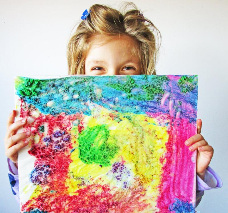 This finger paint is easier to make than it is to get in the car and drive to the craft store to buy it!  | DIY | YummyMummyClub.ca