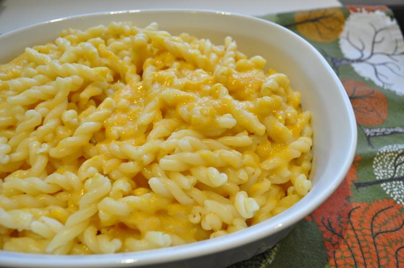 Easy Roasted Acorn Squash Macaroni and Cheese: Your kids won't even know it's healthy for them. | YMCFood | YummyMummyClub.ca