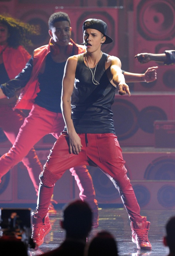 Justin-Bieber-AMA-Performance-Getty Images
