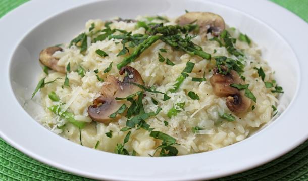 Need 5 Reasons to Not Use A Slow Cooker? You can make creamy perfect risotto in 15 minutes or less in a pressure cooker! And not only is the recipe right here, but there's more reasons that you should ditch the slow cooker in favour of this versatile kitchen gadget | YMCFood | YummyMummyClub.ca