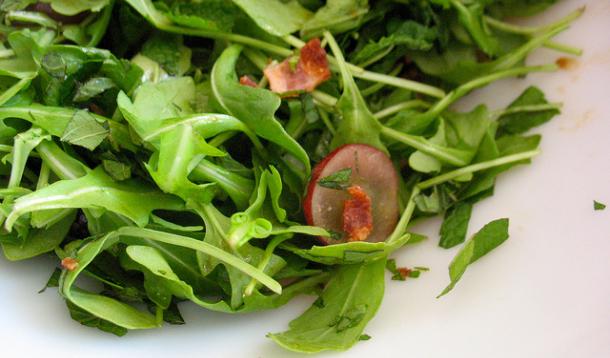 Arugula Mint Salad with Bacon and Grapes Recipe