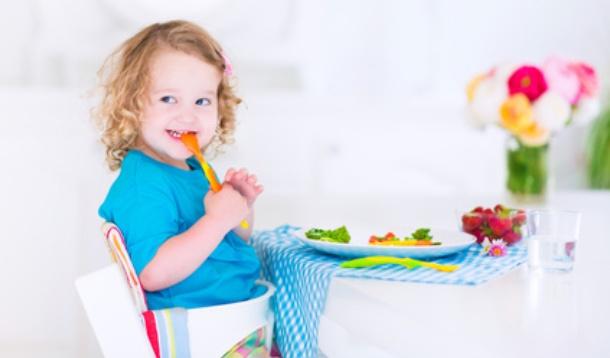 JM AR 15 Transformative Phrases To Use With Your Fussy Eaters  - Picky eating experts share their top phrases that help to diffuse mealtime battles with their own kids. | Parenting | YummyMummyClub.ca