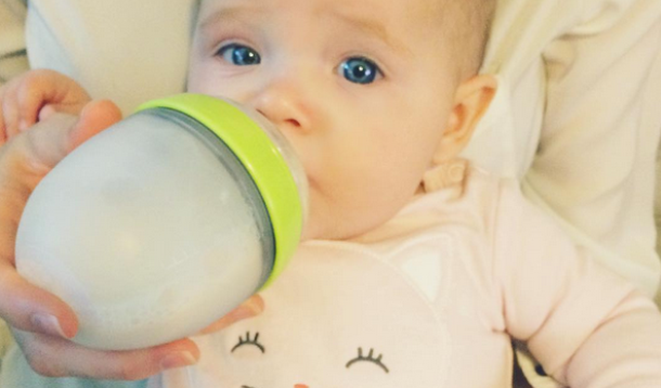 Coco Rocha breastfeeding bottlefeeding 