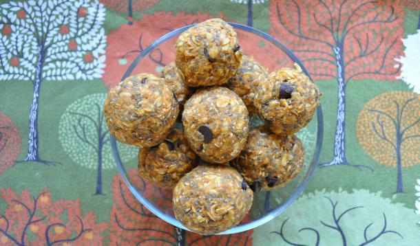 Chocolate protein balls 