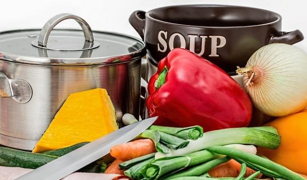 AR - Empty the Fridge and make 'Everything Soup' is a great, healthy way to use up vegetables in your fridge and make a quick hot weeknight dinner! | YMCFood | YummyMummyClub.ca