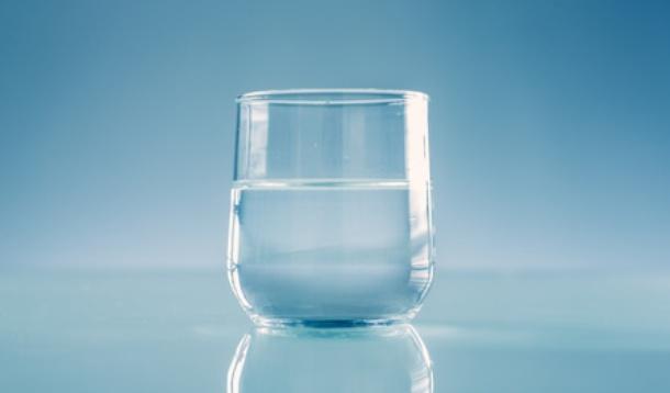The Glass is Half Full: A Defense of Pessimism | YummyMummyClub.ca 