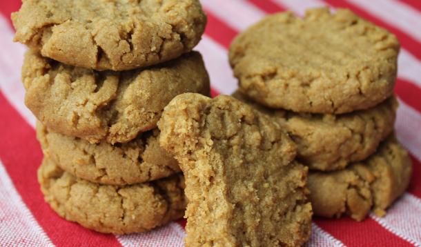 chewy and delicious peanut butter cookies that are gluten and dairy free!