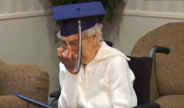 97 Year-Old receives high school diploma | YummyMummyClub.ca