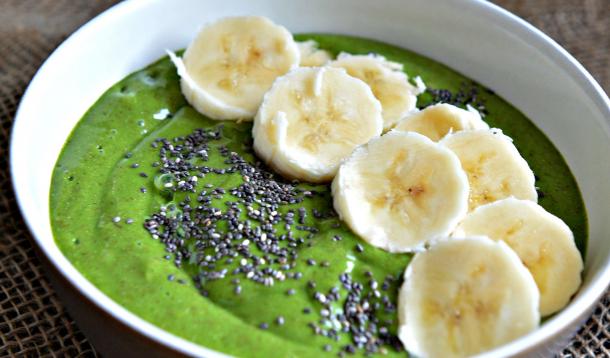 This healthy delicious tropical green smoothie bowl will give you energy and fill you up for hours - so go and seize the day!​ | YMCFood | Nutrition | YummyMummyClub.ca