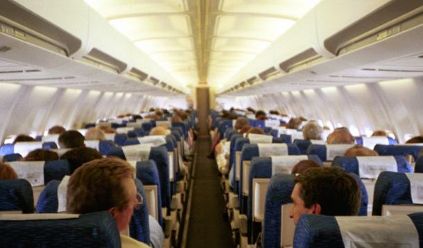 Nuts on planes pose no real risk to allergic passengers according to study | Health | YummyMummyClub.ca