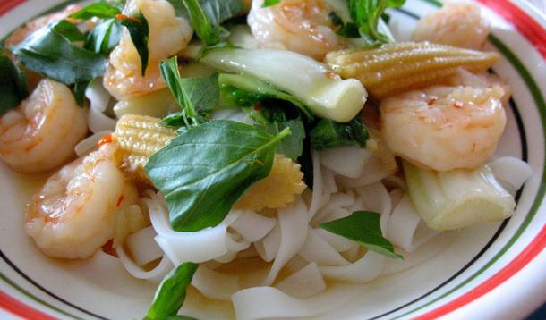 Thai Garlic Shrimp and Rice Noodles Recipe