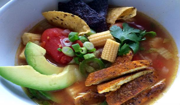 This soup recipe, inspired by the great cuisine of Mexico, will warm you up and bring some sunshine into your week! And it's ready in less than 30 minutes. | YMCFood | YummyMummyClub.ca