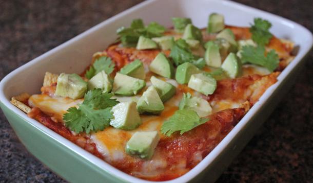 Turn a store-bought rotisserie chicken into this Easy Cheesy Chicken Enchiladas recipe for a tasty Mexican meal for the Super Bowl... or any occasion! | YMC | YummyMummyClub.ca