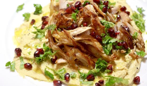 This Middle Eastern-inspired Chicken, Hummus, and Pomegranate Salad is a high-protein dinner that can be made in a flash with leftover chicken. | YMCFood | YummyMummyClub.ca