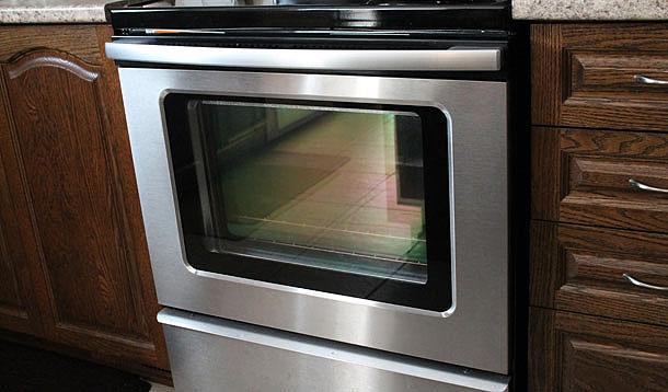 Make Your Oven Door Glass Sparkle with 3 Natural Ingredients