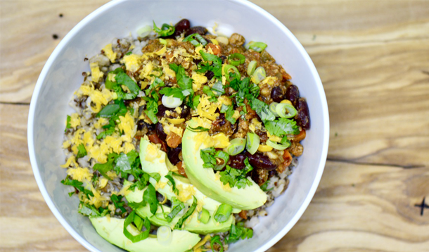 Chile Grain Bowls is a perfect dish for a busy weeknight or a weekend lunch in a hurry. Use leftover chili and rice in the fridge and you’ll have a secret weapon recipe that makes a regular appearance on your table. | YMC