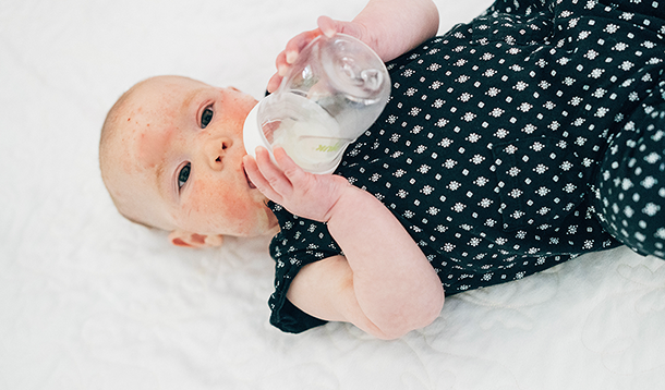 how to transition breastfeeding to bottle