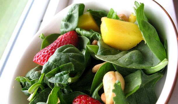 Fruity Spinach Cashew Salad Recipe