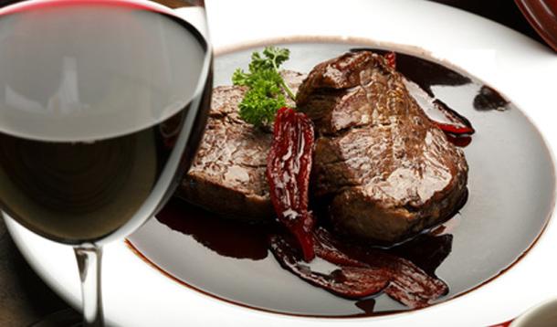 steak with red wine sauce