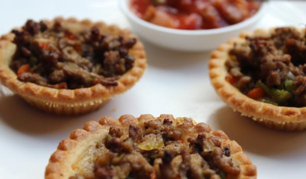 Tasty Tourtiere Tarts, the classic French-Canadian meat pie, can be made-ahead and frozen with this recipe for an easy holiday appetizer! | Christmas | YMCFood | YummyMummyClub.ca
