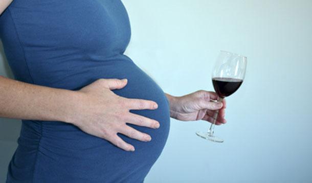 woman charged with drinking while pregnant 