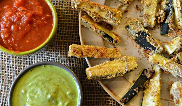 healthy low-calorie zucchini fries with lemon dill dip or marinara sauce