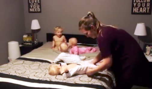 Mom wrangles four babies at bedtime | YummyMummyClub.ca 