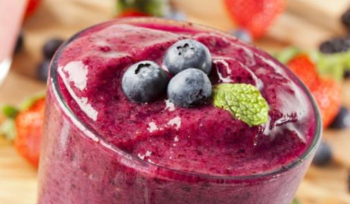lunch time berry smoothies
