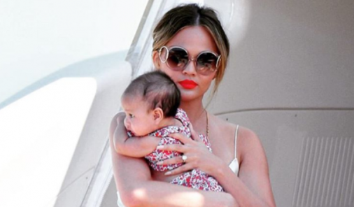 Chrissy Teigen Shares Priceless Photo of Stretch Marks | YummyMummyClub.ca