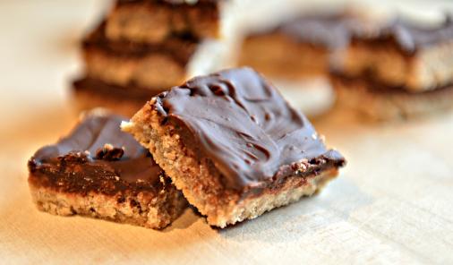 Chocolate Covered Cookie Bars | YummyMummyClub.ca 