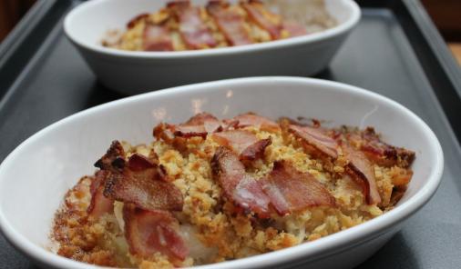 Fish fillets with bacon 