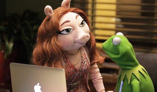 Kermit has a new girlfriend 