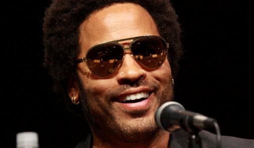 lenny kravitz has wardrobe malfunction