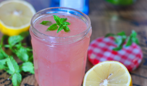 Pink lemonade, gin and ginger ale cocktail