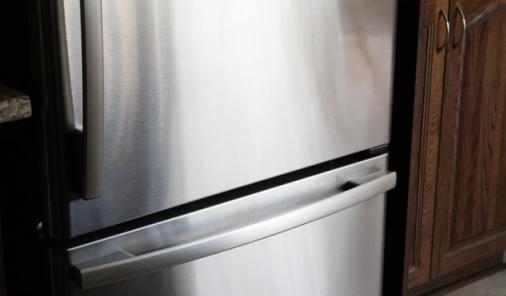 How to Clean Stainless Steel Using One Natural Ingredient