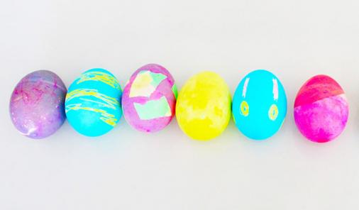 decorating_easter_eggs
