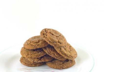 AR - Soft and Chewy Triple Ginger Chocolate Cookies; We suggest you double the recipe because they will disappear in no time. | YMCFood | YummyMummyClub.ca