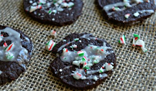 These peppermint crunch icebox cookies are the perfect treat for Santa. They're pre-preparable, freezable, vegetarian, and easy to make vegan! | Baking | Christmas | YMCFood | YummyMummyClub.ca