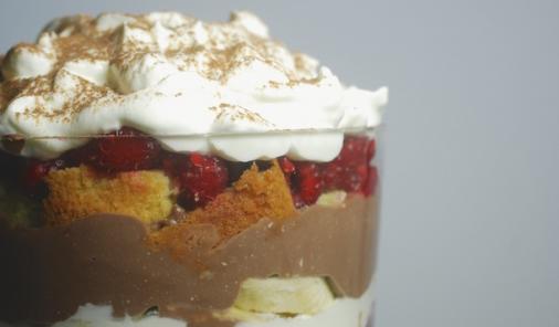 This Chocolate Raspberry Trifle is the easiest Holiday dessert you will ever make. | YMCFood | YummyMummyClub.ca