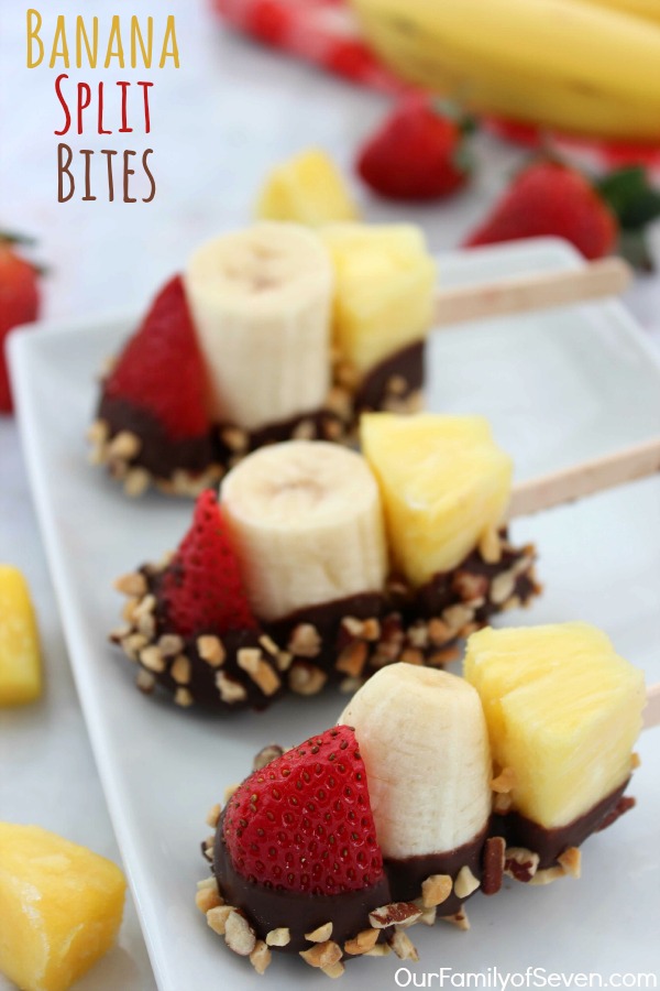 You can be the coolest "Pinterest" mom on the block for surprisingly little time and effort with these popsicle recipes.  | YMCFood | YummyMummyClub.ca